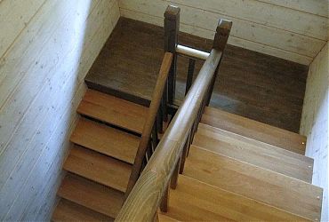 Маршевые лестницы Всеволожск (комбинированная сосна - ступени бук)