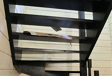 Маршевая лестница Солнечное  (бук) с забежными ступенями