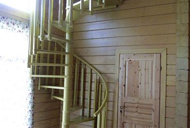 Винтовая лестница Приозерск из Сосны