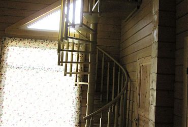 Винтовая лестница Приозерск из Сосны
