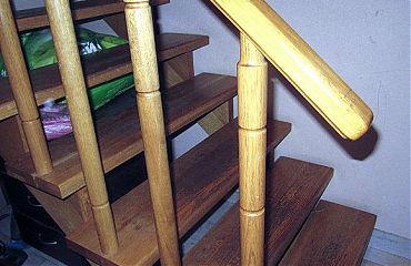 Лестница на деревян СПБ косоуре сосна ступени